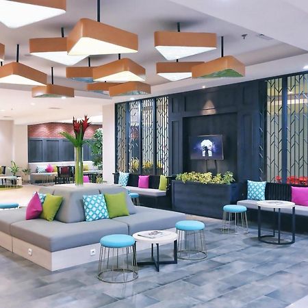 Palm Park Hotel Surabaya Exterior foto