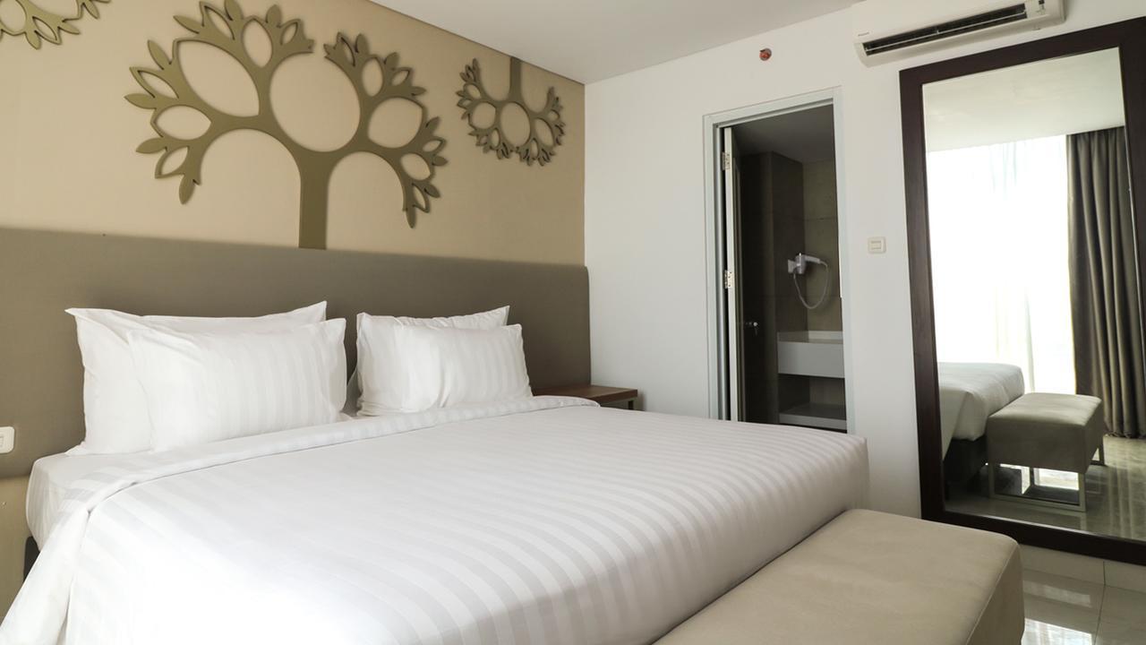 Palm Park Hotel Surabaya Exterior foto