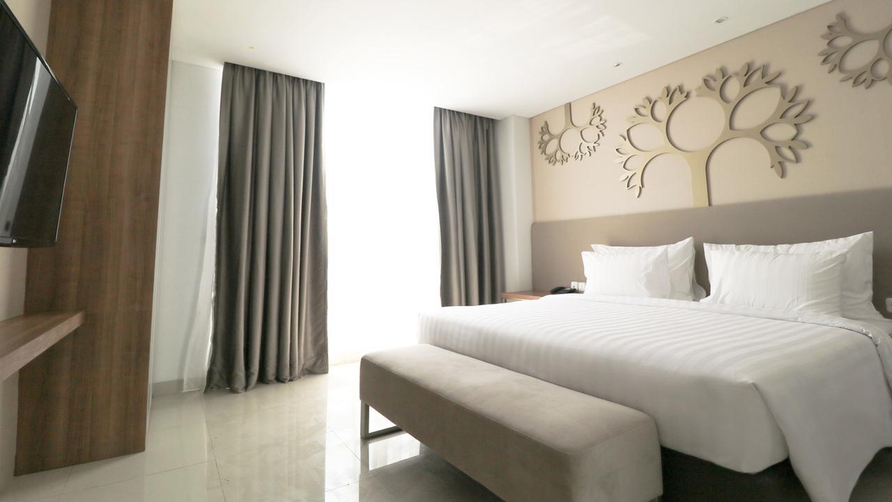 Palm Park Hotel Surabaya Exterior foto